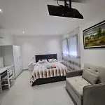 Aj 4*