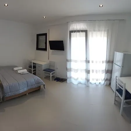 Aj * Tirana