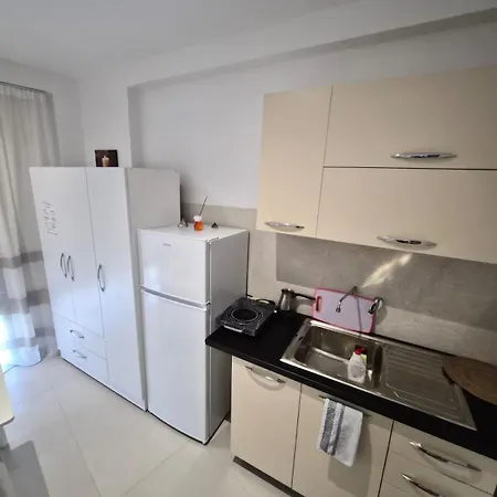 Aj * Tirana